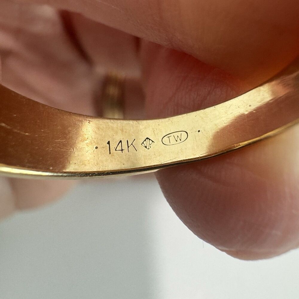 14K Gold Diamond Etched Vintage Wedding Band Sz 10.5 5 Grams Two Tone - Picture 6 of 11
